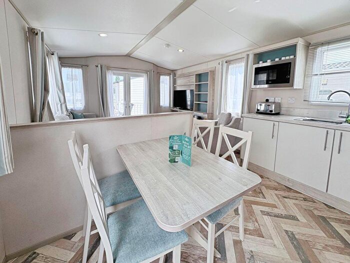 2 Bedroom Lodge For Sale In Mallard Lake, Cotswold Hoburne, Cotswold Lakes, GL7