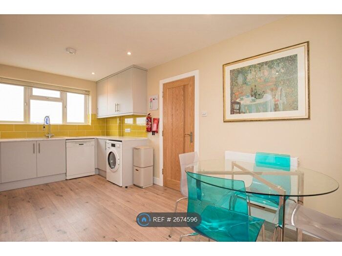 4 Bedroom Flat To Rent In Southway, Guildford, GU2