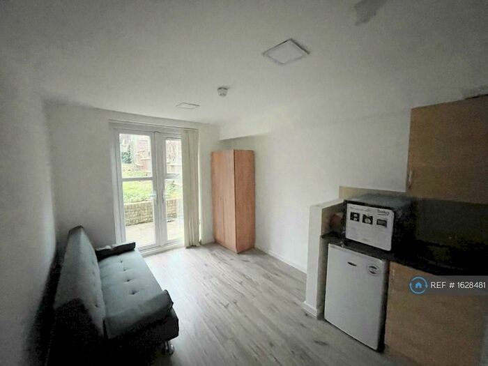 Studio To Rent In Springfield, London, E5