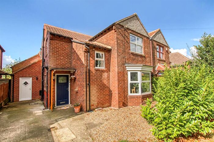 3 Bedroom Semi-Detached House For Sale In Thirsk Road, Northallerton, DL6