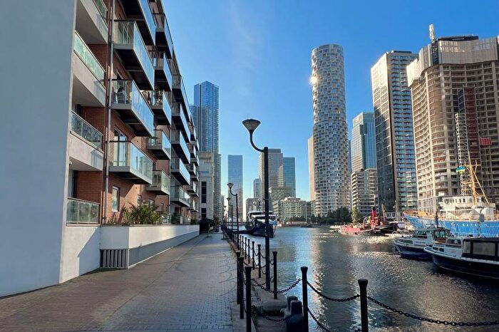 2 Bedroom Flat To Rent In Lawn House Close, Isle Of Dogs, E14