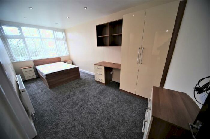 3 Bedroom Flat To Rent In Montpelier Terrace, Woodhouse, Leeds, LS6