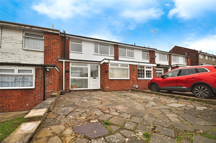 3 Bedroom Terraced House To Rent In Howard Close, Friern Barnet, N11