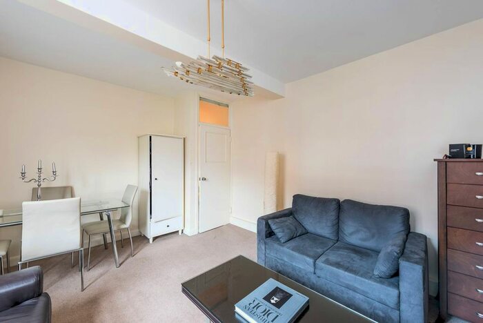2 Bedroom Flat To Rent In Peabody Estate, Westminster, London, SW1V
