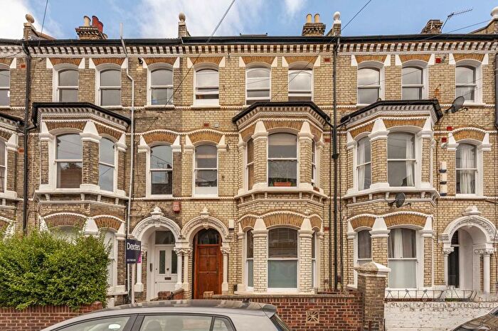 2 Bedroom Flat To Rent In Mayflower Road, London, SW9