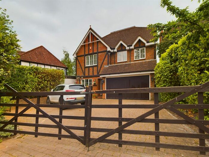 5 Bedroom Detached House To Rent In Sharps Lane, Ruislip, HA4