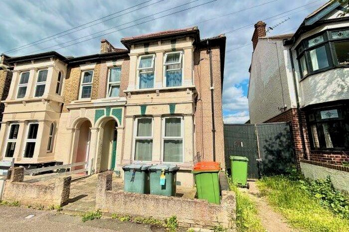 2 Bedroom Flat To Rent In Cranmer Road, London, E7