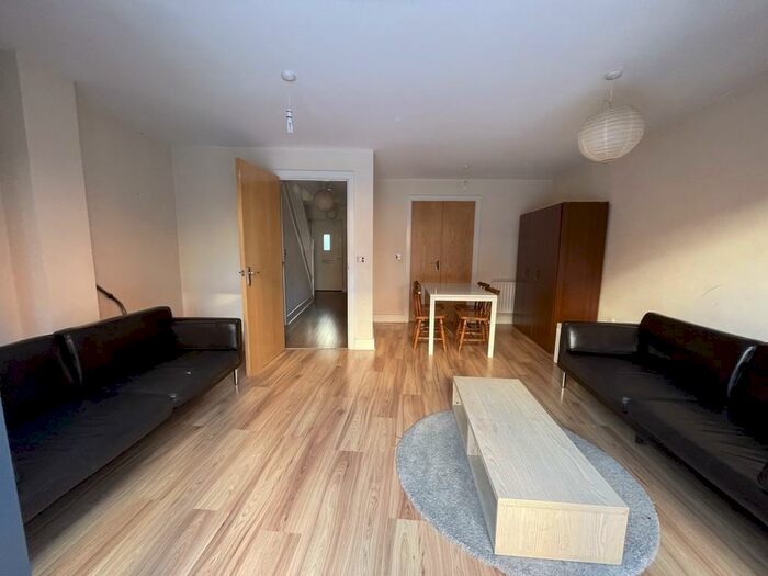 4 Bedroom Town House To Rent In Bell Barn Road, Birmingham, B15