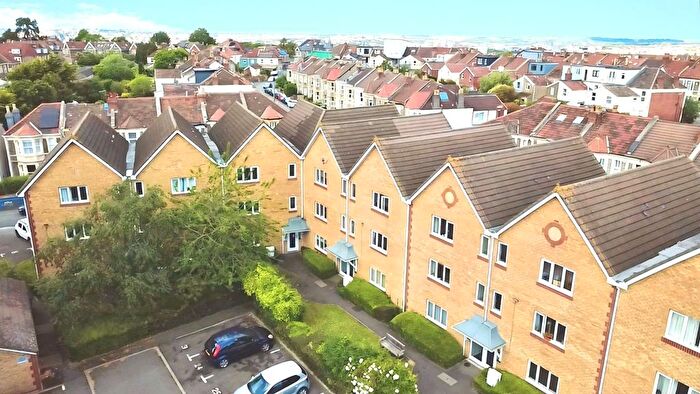 2 Bedroom Flat For Sale In Maxse Road, Bristol, BS4