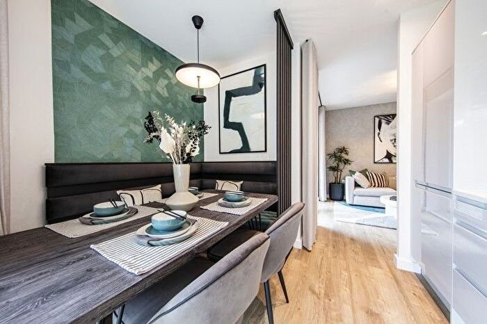 3 Bedroom Flat For Sale In High Street, Southall, UB1