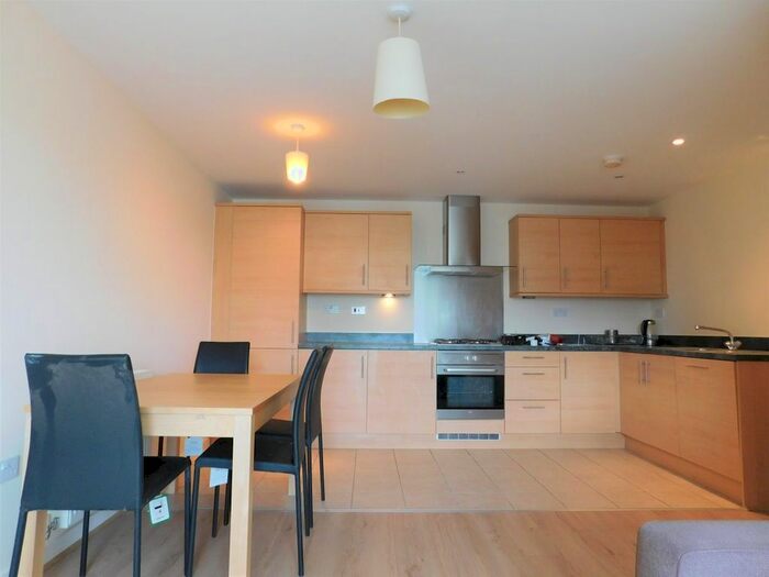 2 Bedroom Flat To Rent In Uxbridge Road, London, W13