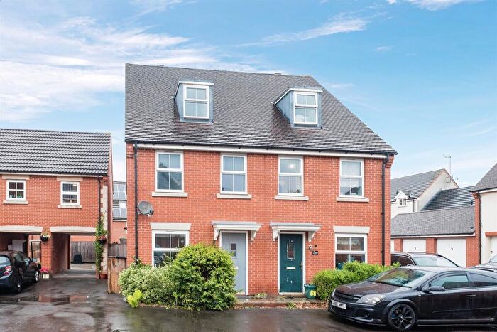 3 Bedroom House To Rent In Dydale Road, Taw Hill, Swindon, SN25