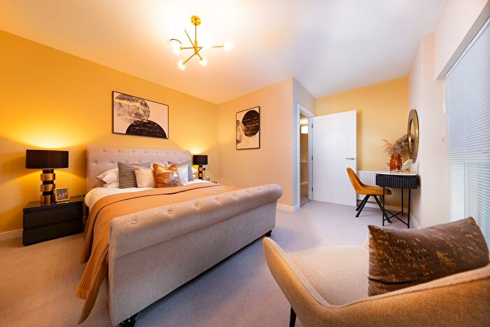 1 Bedroom Flat For Sale In Clayton Road, Hayes, UB3