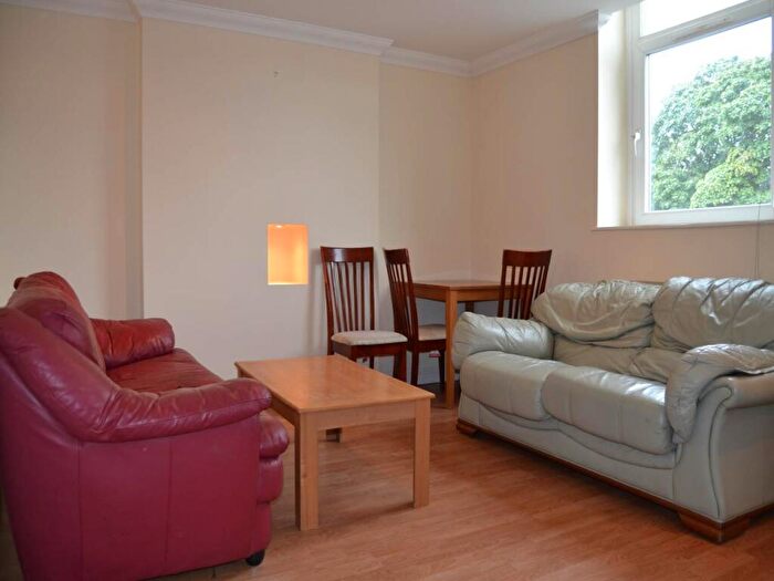 3 Bedroom Flat To Rent In Miskin Street, Cathays, Cardiff, CF24