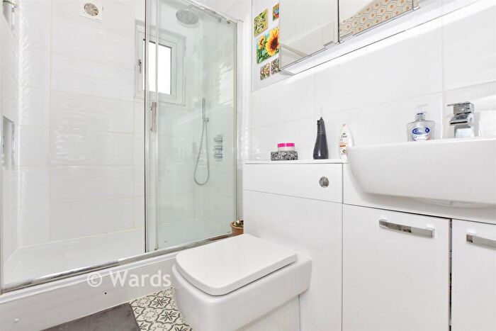 3 Bedroom End Of Terrace House For Sale In St. Peter Street, Rochester, Kent, ME1