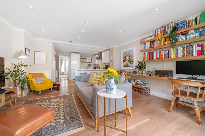 1 Bedroom Flat For Sale In Dalyell Road, London, SW9