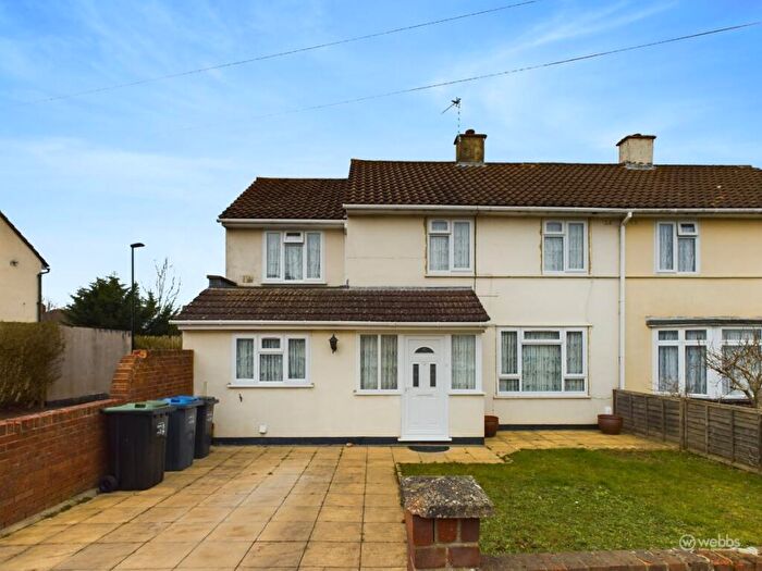 3 Bedroom Semi-Detached House For Sale In Uvedale Crescent, New Addington, Croydon, CR0