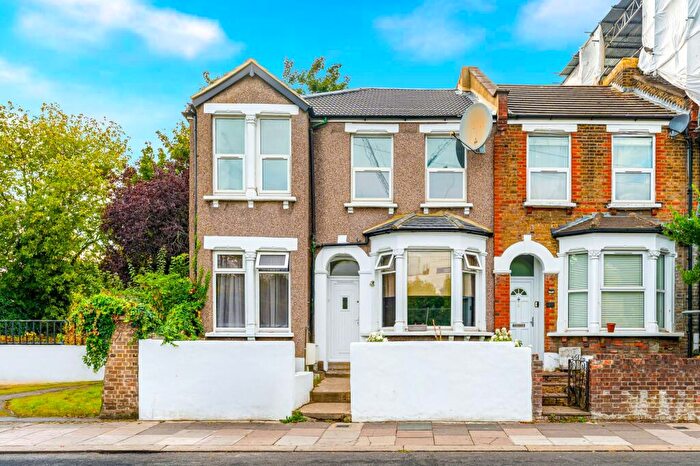 3 Bedroom Flat To Rent In Pretoria Road, Tottenham, N17