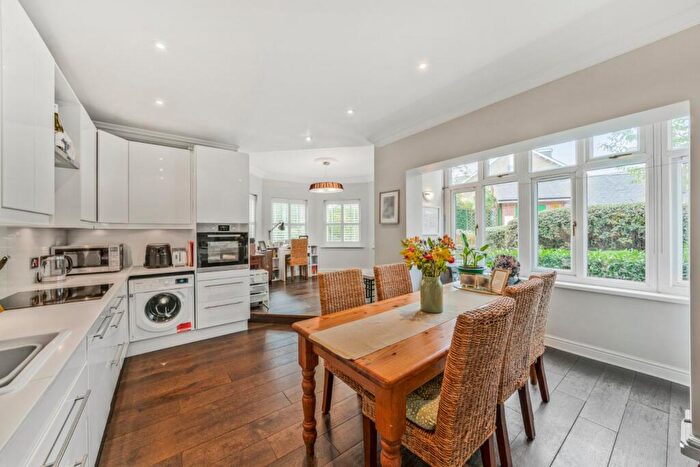 3 Bedroom Flat For Sale In Trinity Church Road, Barnes, SW13