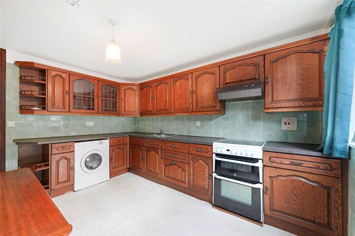 3 Bedroom Detached House For Sale In Westacott Close, London, N19