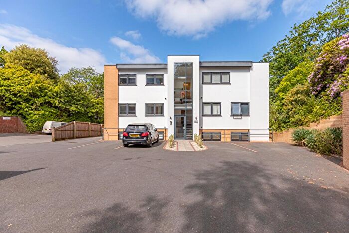 2 Bedroom Apartment For Sale In Glen Road, Poole, BH14