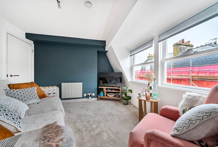 1 Bedroom Flat For Sale In Walcot Buildings, Bath, Somerset, BA1