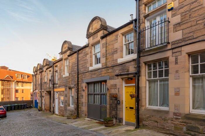2 Bedroom Flat To Rent In Rothesay Mews, Edinburgh, EH3