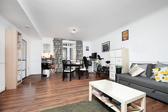 2 Bedroom Flat For Sale In High Timber Street, London, EC4V