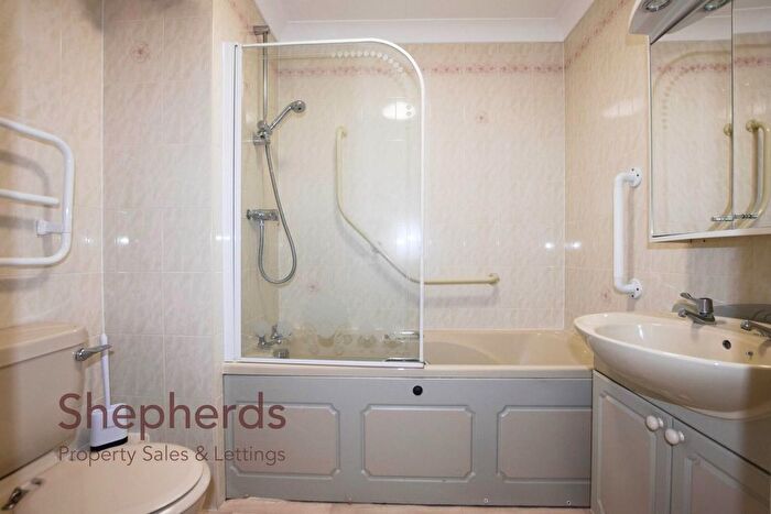 1 Bedroom Flat For Sale In Friends Avenue, Cheshunt, Waltham Cross, EN8