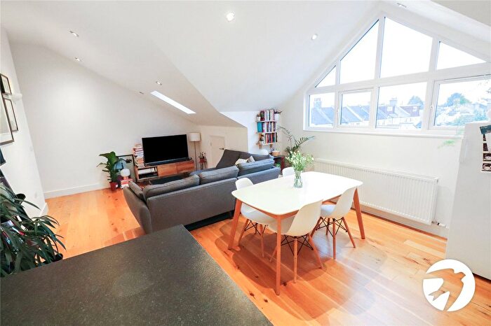 2 Bedroom Flat For Sale In Cheshunt Road, Belvedere, Kent, DA17