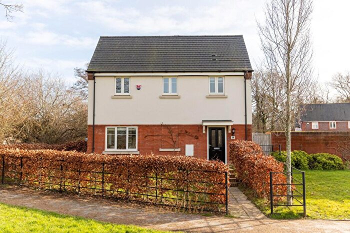 3 Bedroom End Of Terrace House For Sale In Riverside Walk, Crawley, RH10