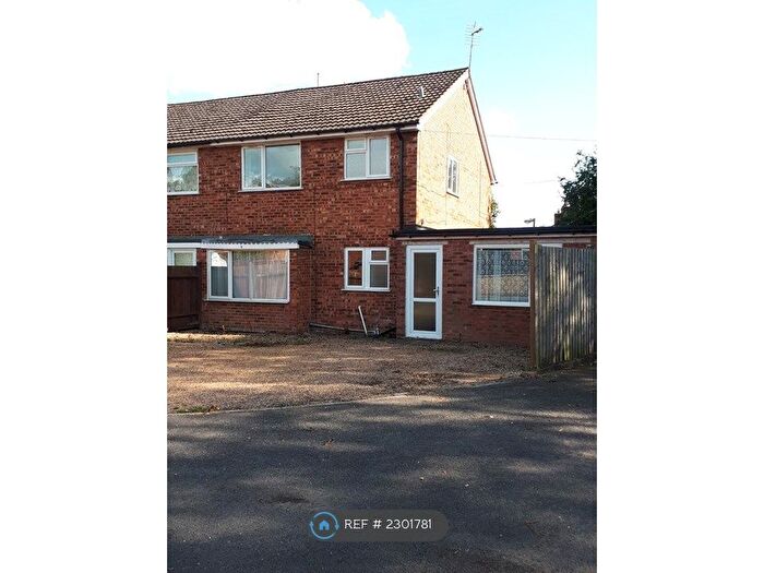 4 Bedroom Semi-Detached House To Rent In Hurley Close, Leamington Spa, CV32