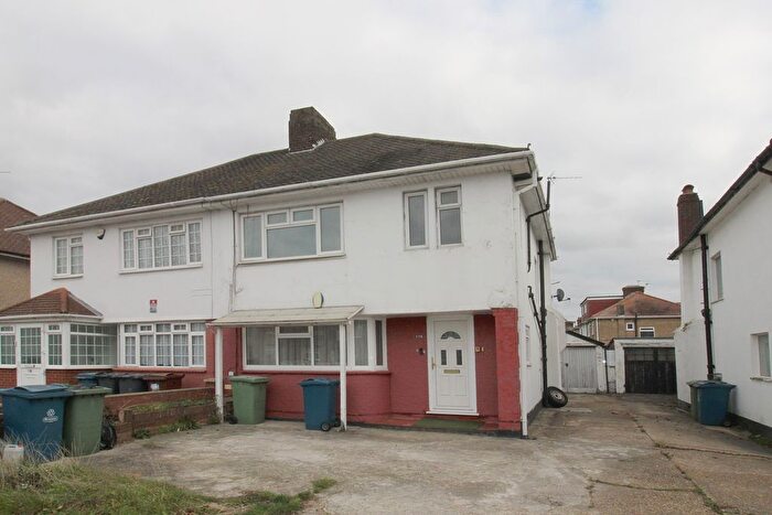 1 Bedroom Maisonette For Sale In Kenton Lane, Harrow Weald, HA3
