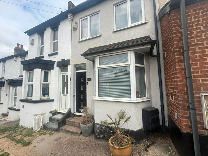 2 Bedroom House To Rent In Magpie Hall Road, Chatham, ME4