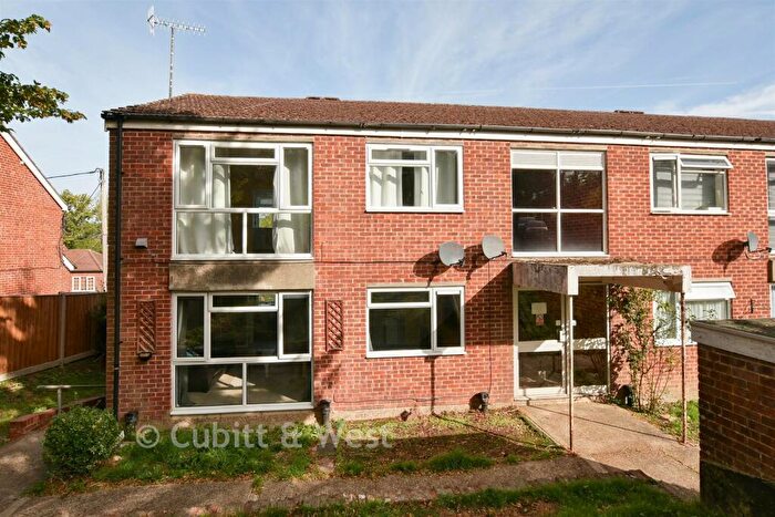 2 Bedroom Flat For Sale In Holmesdale Road, North Holmwood, Dorking, Surrey, RH5