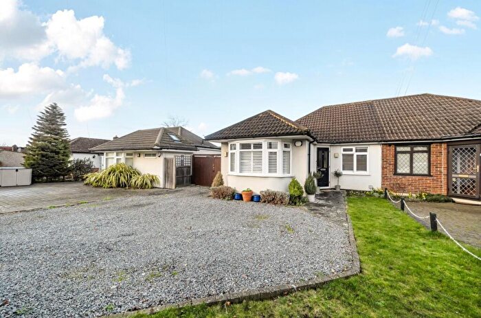 2 Bedroom Bungalow For Sale In Hallam Close, Chislehurst, Kent, BR7