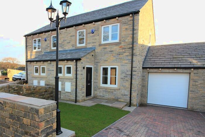 3 Bedroom Semi-Detached House To Rent In Cobbydale Way, Silsden, BD20