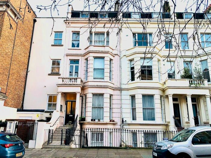 2 Bedroom Flat To Rent In - Earls Court Road, London, SW5