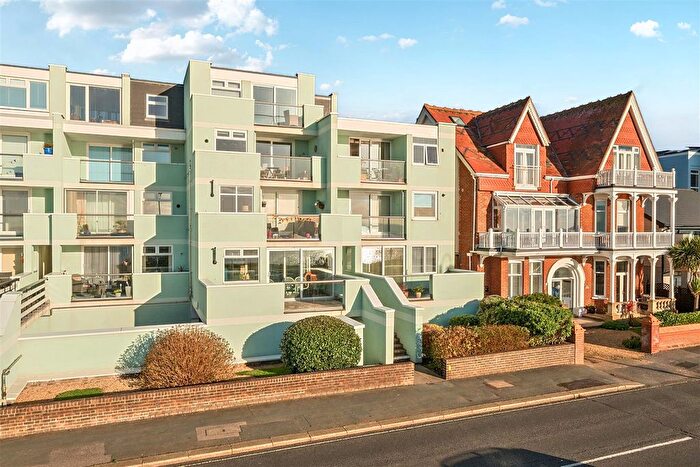2 Bedroom Property For Sale In Promenade Court, Marine Parade West, Lee-On-The-Solent, PO13