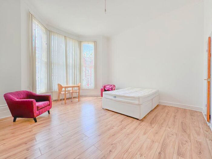 Flat To Rent In West End Lane, West Hampstead, NW6