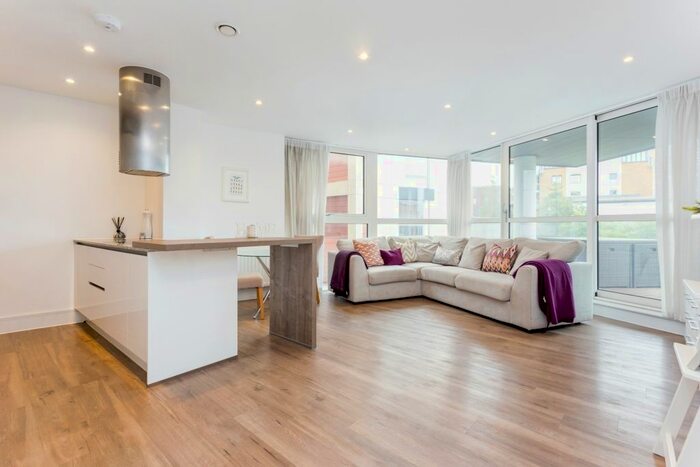 2 Bedroom Flat To Rent In Lock House, Surrey Quays, SE16