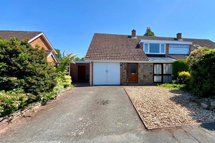 3 Bedroom Semi-Detached House For Sale In Oatfield Close, Hereford, HR4