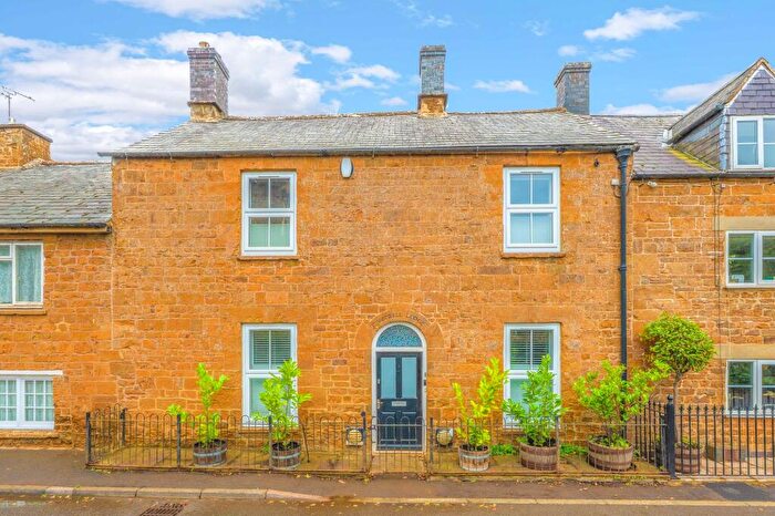 4 Bedroom Terraced House For Sale In Edgehill, Banbury, OX15
