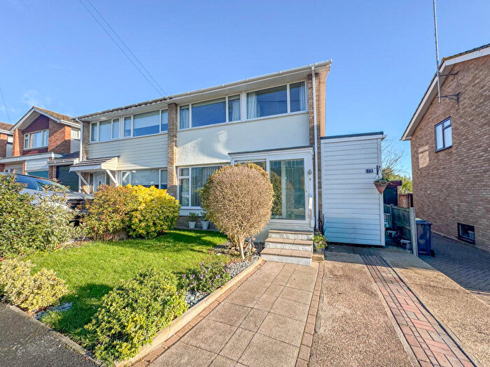 3 Bedroom Semi-Detached House For Sale In Elizabeth Close, Hawkwell, SS5