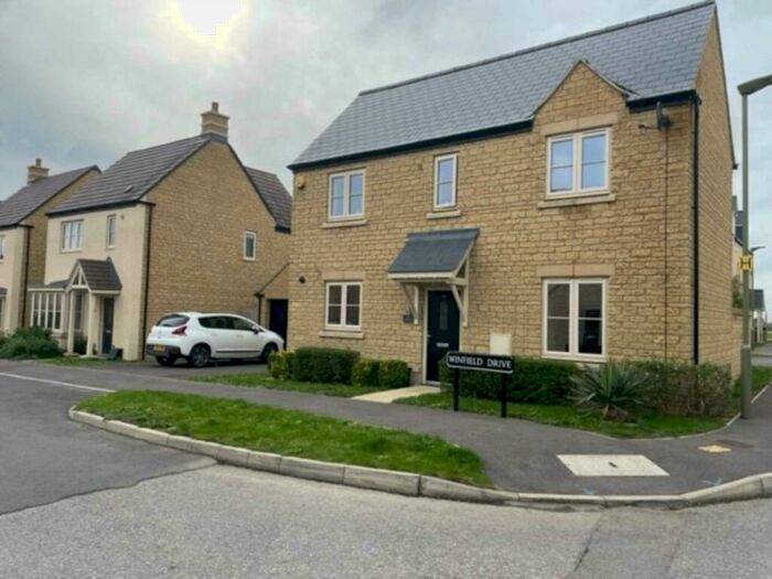 3 Bedroom Detached House To Rent In Winfield Drive, Witney, OX29