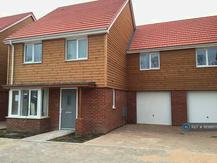 4 Bedroom Detached House To Rent In Darwin Avenue, Dartford, DA1