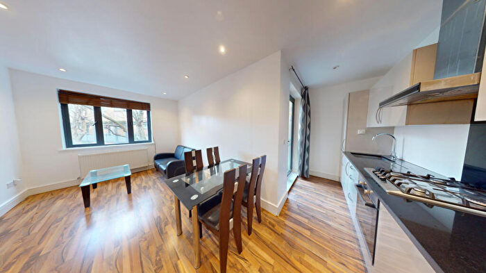 1 Bedroom Flat To Rent In - Cambridge Heath Road, London, E1