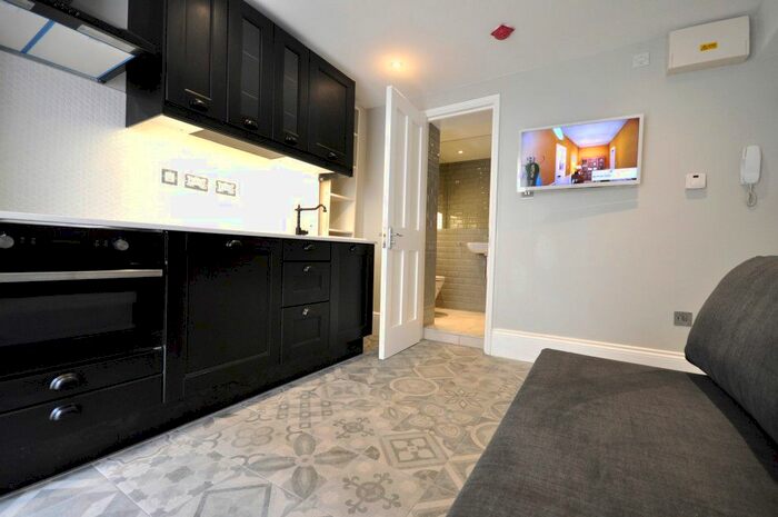 Studio To Rent In Gloucester Place, London NW1