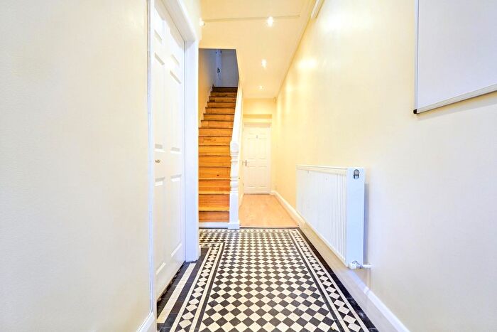 1 Bedroom Property To Rent In Priory Villas, Colney Hatch Lane, N11