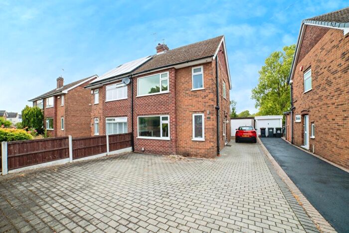 3 Bedroom Semi-Detached House For Sale In Greenhills Road, Eastwood, Nottingham, NG16